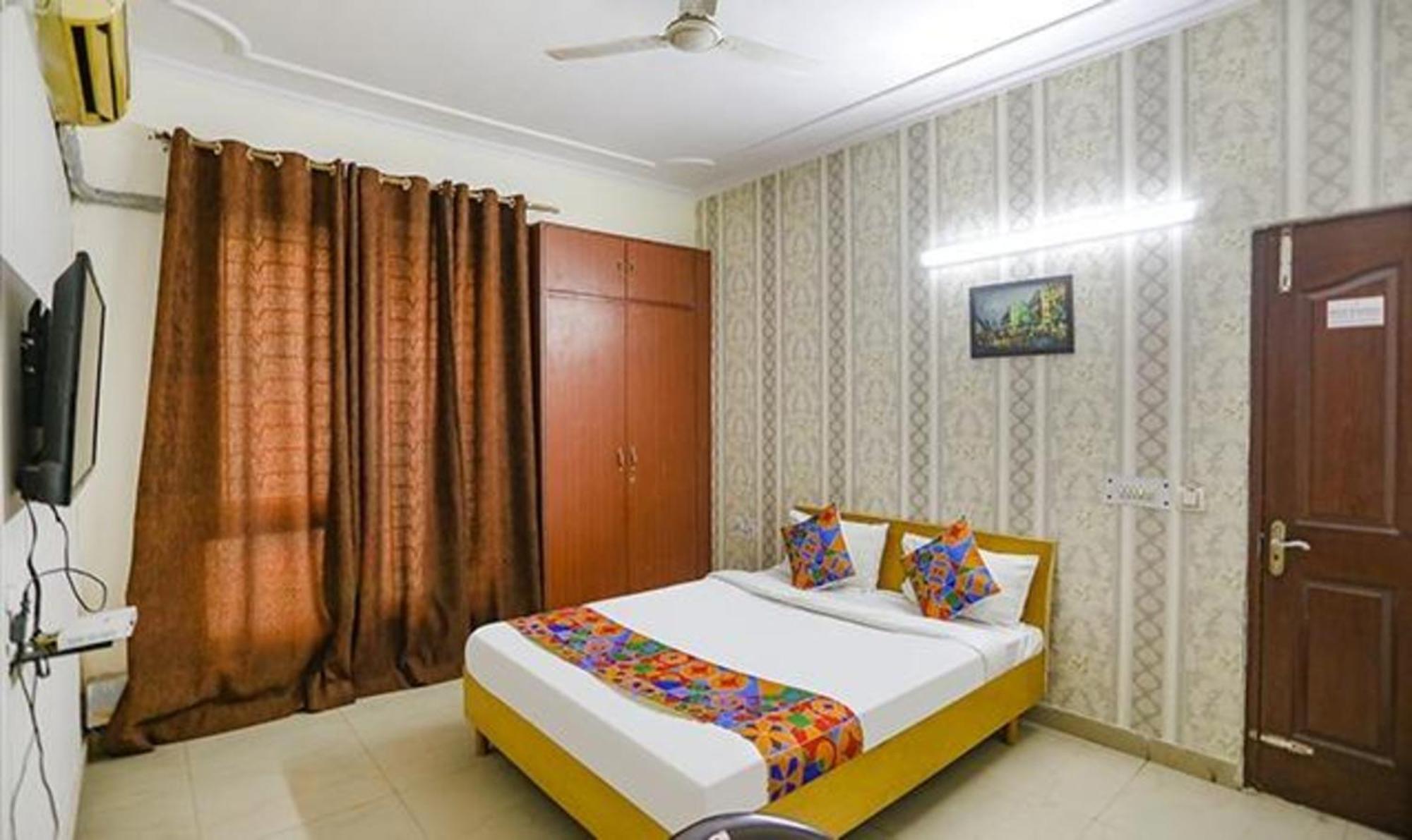 Fabexpress Ap International Hotel Noida Luaran gambar