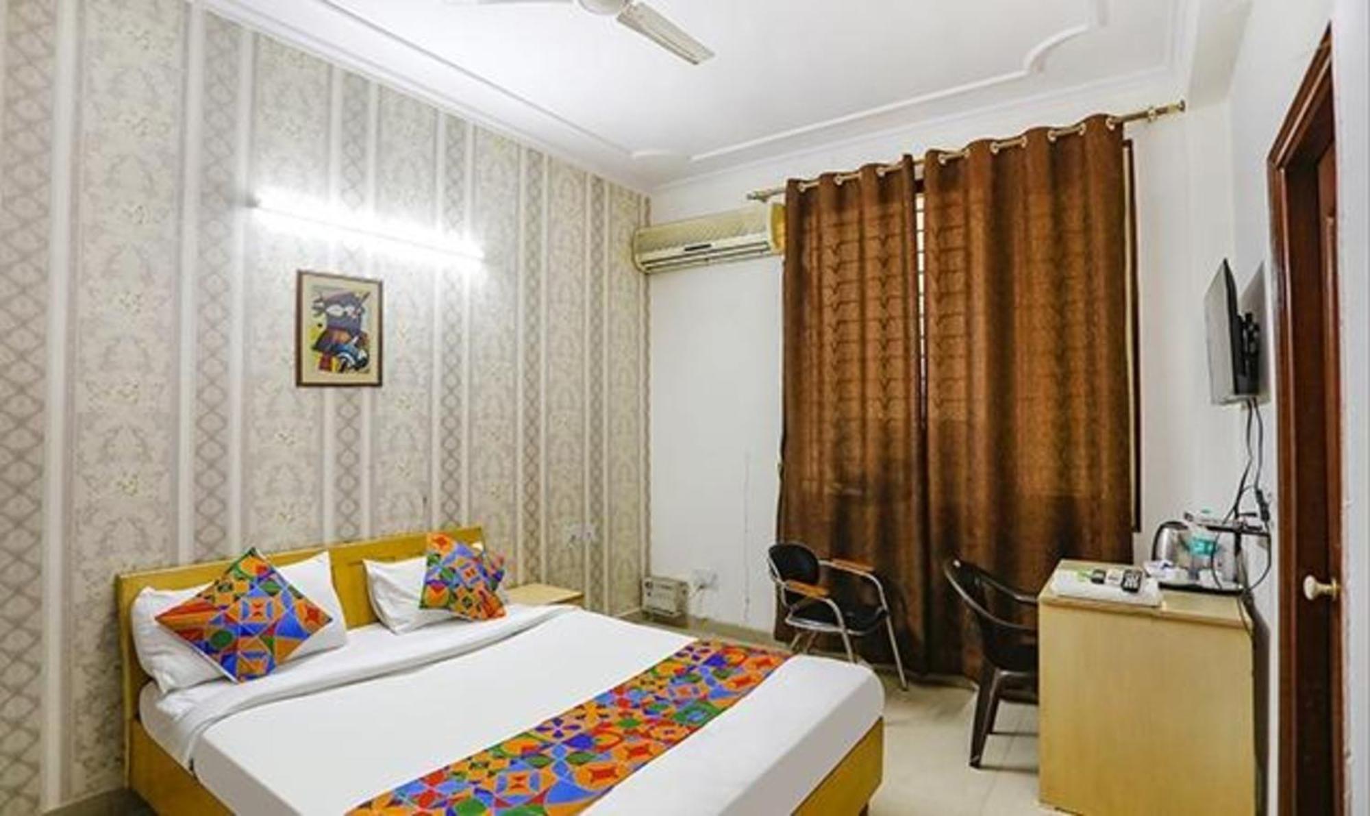 Fabexpress Ap International Hotel Noida Luaran gambar